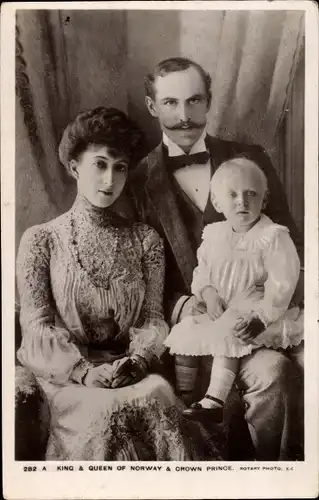 Ak King and Queen of Norway and Crown Prince, Haakon VII. mit Gemahlin Maud