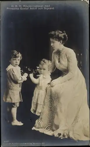 Ak Kronprinsessan med Prinsarna Gustaf Adolf och Sigvard