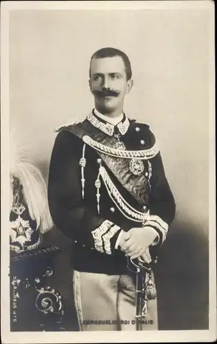 Ak Vittorio Emanuele III, Viktor Emanuel III., König von Italien, Portrait in Uniform