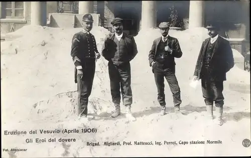 Ak Campania, Eruzione del Vesuvio 1906, Gli Eroi del dovere, Helden bei Pflichterfüllung,Vulkanasche