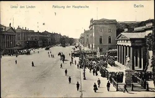 Ak Berlin Mitte, Unter den Linden, Ablösung der Hauptwache