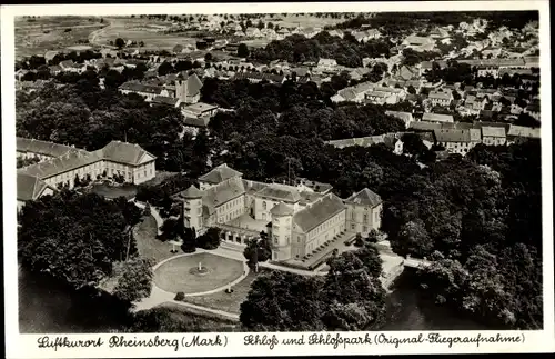 Ak Rheinsberg in der Mark, Schloss und Schlosspark, Fliegeraufnahme