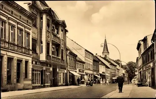 Ak Zossen, Berliner Straße, Passanten, Geschäfte