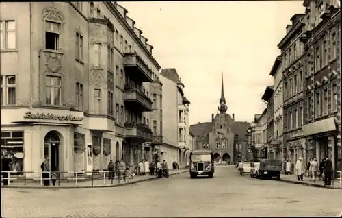 Ak Nauen im Havelland, Partie auf der Berliner Straße, Bekleidungshaus