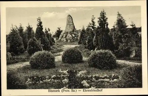 Ak Bismark Altmark, Gedenkstein auf dem Ehrenfriedhof