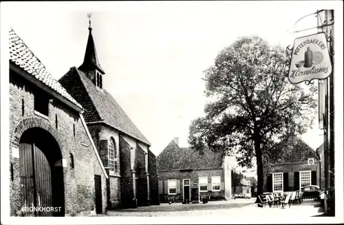 Ak Bronkhorst Bronckhorst Gelderland, Teilansicht mit Kirche, Pottenbakkerij