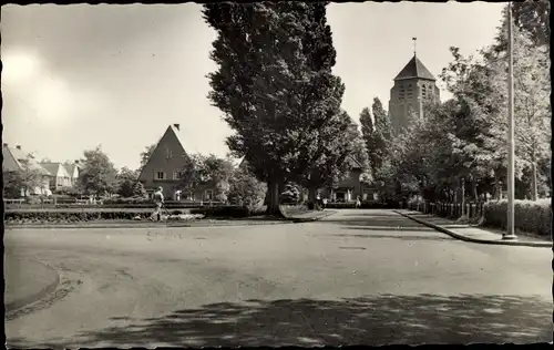 Ak Doetinchem Gelderland, Pasplein met R. K. Kerk