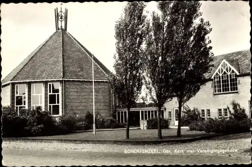 Ak Scherpenzeel Gelderland, Geref. Kerk met Verenigingsgebouw