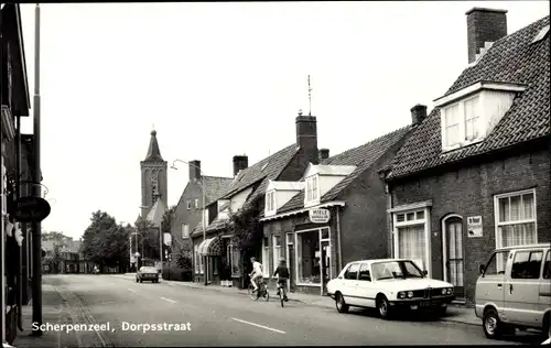 Ak Scherpenzeel Gelderland, Dorpsstraat, Autos