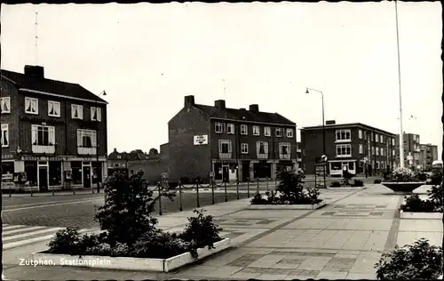 Ak Zutphen Gelderland, Stationsplein