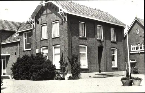 Ak Maurik Buren Gelderland, Gemeentehuis