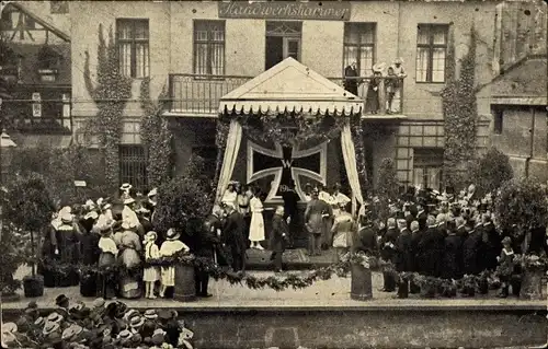 Ak Nürnberg in Mittelfranken, Nagelung des Eisernen Kreuzes, Einweihung 1915, Handwerkskammer