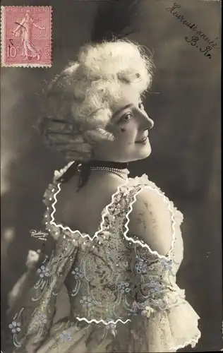 Ak Frau mit Perücke, Portrait