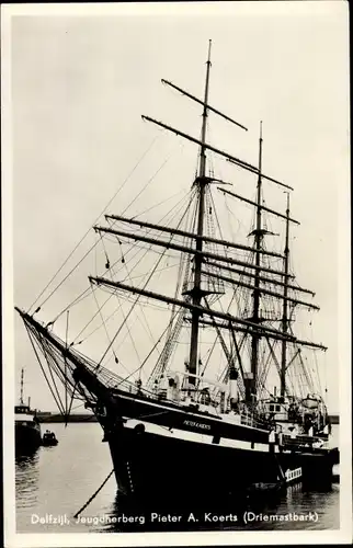 Ak Delfzijl Groningen, Jeugdherberg P. A. Koerts, Segelschiff, Dreimastbark