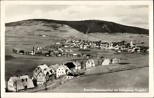 Ak Oberwiesenthal im Erzgebirge, Gesamtansicht, Fichtelberg