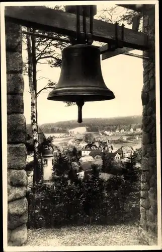 Ak Hartha Hintergersdorf Tharandt im Erzgebirge, Glocke mit Blick über den Ort
