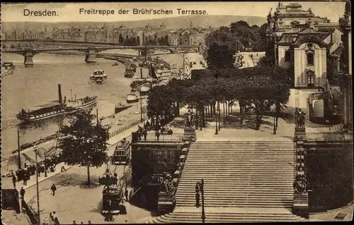 Ak Dresden Altstadt, Freitreppe der Brühl'sche Terrasse, Brücke, Dampfer, Straßenbahn