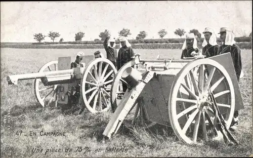 Ak En Campagne, Une pièce de 75 mm en batterie, Französische Geschütze