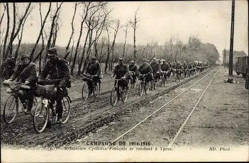 Ak Campagne de 1914 1916, Eclaireurs Cyclistes Francais se rendant a Ypres, I WK