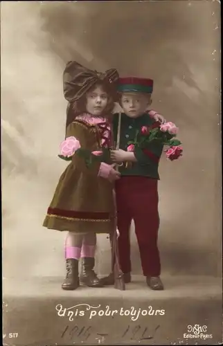 Ak Unis pour toujours, Junge in französischer Uniform, Mädchen in Elsässer Tracht