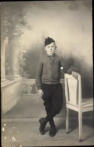 Foto Ak Amiens Somme, Portrait von einem Jungen mit Uniformmütze