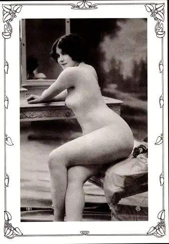 Ak Playgirl Postkartenbuch, Frauenakt, nackte Frau vor einem Spiegel, Busen