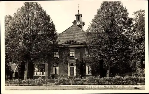 Ak Dedemsvaart Overijssel Niederlande, Herv. Kerk met Pastorie