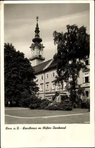 Ak Linz an der Donau Oberösterreich, Landhaus mit Stifterdenkmal