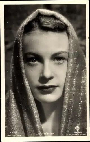 Ak Schauspielerin Ilse Werner, Portrait mit Kopftuch, Ufa Film
