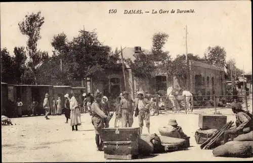 Ak Damas Syrien, La Gare de Baramke, Partie am Bahnhof, Waffen und Soldaten