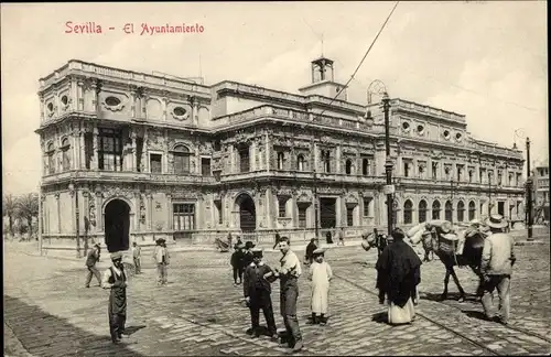 Ak Sevilla Andalusien, El Ayuntamiento, Männer und Jungen auf dem Platz