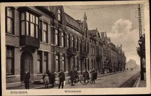 Ak Eindhoven Nordbrabant Niederlande, Willemstraat, Passanten, Fahrräder