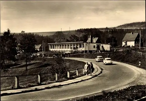 Ak Neuwernsdorf Neuhausen im Erzgebirge, Straßenpartie