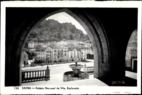 Ak Sintra Cintra Portugal, Palacio Nacional da Vila, Esplanada, Blick durch Bogen