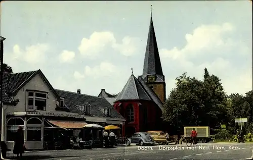 Ak Doorn Utrecht Niederlande, Dorpsplein met Ned. Herv. Kerk