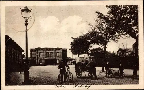 Ak Uelzen in Niedersachsen, Bahnhof, Vorplatz