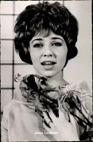 Ak Schauspielerin und Sängerin Anita Lindblom, Portrait
