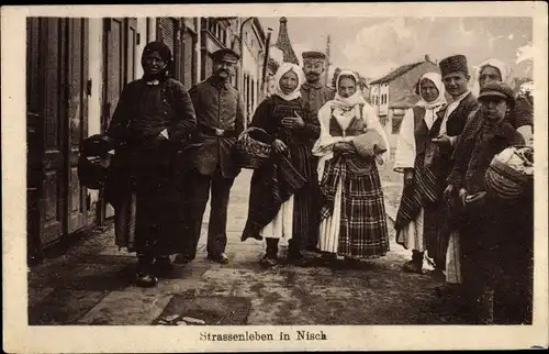Ak Niš Nisch Serbien, Straßenleben, Einwohner in Volkstrachten