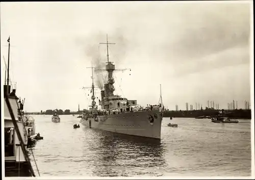 Foto Deutsches Kriegsschiff, Emden, Kleiner Kreuzer, 1928