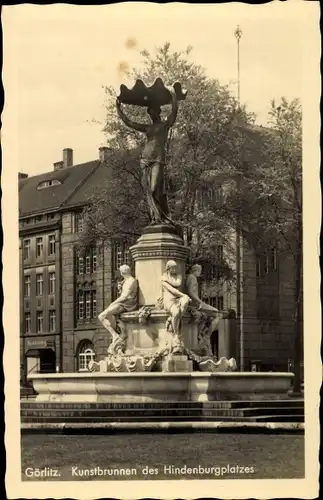 Ak Görlitz in der Lausitz, Kunstbrunnen des Hindenburgplatzes