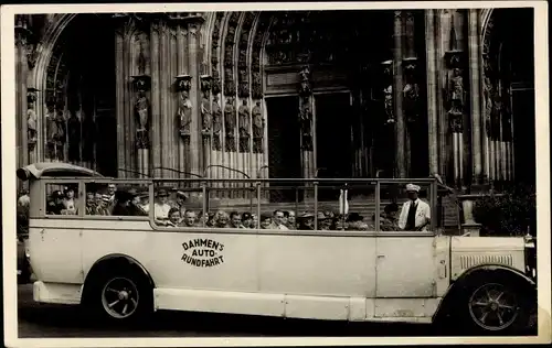 Foto Ak Köln am Rhein, Dom, Dahmen's Auto-Rundfahrt, Touristen