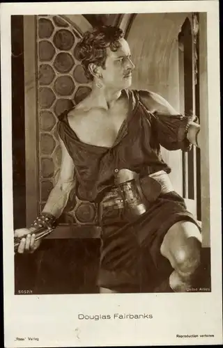 Ak Schauspieler Douglas Fairbanks, Portrait, Krieger