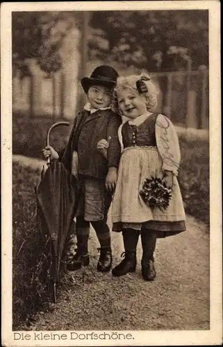 Ak Die kleine Dorfschöne, Junge und Mädchen, Schirm, Säuglingsfürsorge 1916 eV