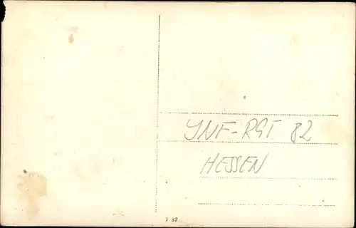 Foto Ak Deutsche Soldaten in Uniform, Inf. Regt. 82 Hessen, Bierkrüge