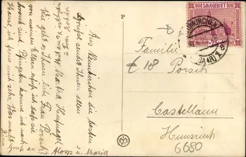 Foto Ak Neunkirchen im Saarland, Partie an einem Haus, Frauen am Fenster