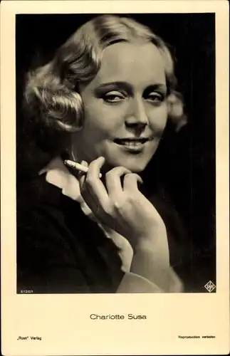 Ak Schauspielerin Charlotte Susa, Portrait, Zigarette