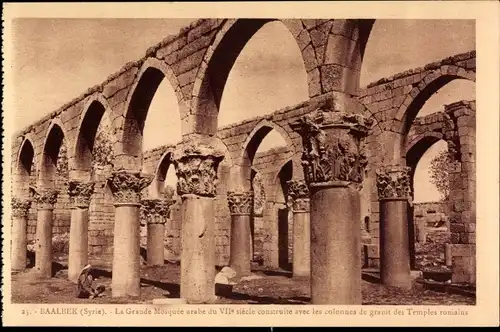 Ak Baalbek Libanon, La Grande Mosquee arabe construite avec les colonnes des Temples romains