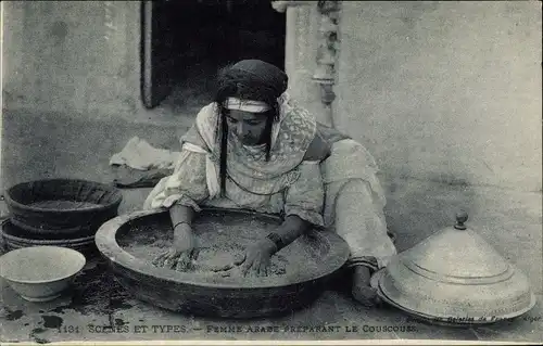 Ak Scenes et Types, Femme Arabe preparant le Couscous, Maghreb