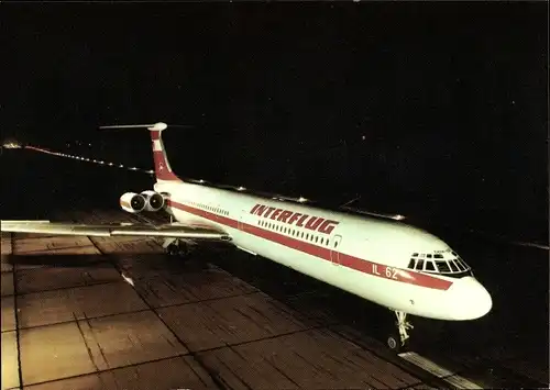 Ak Passagierflugzeug Interflug, Iljuschin Il 62, Landung
