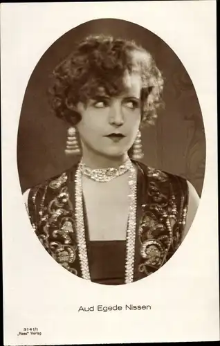 Ak Schauspielerin Aud Egede Nissen, Portrait